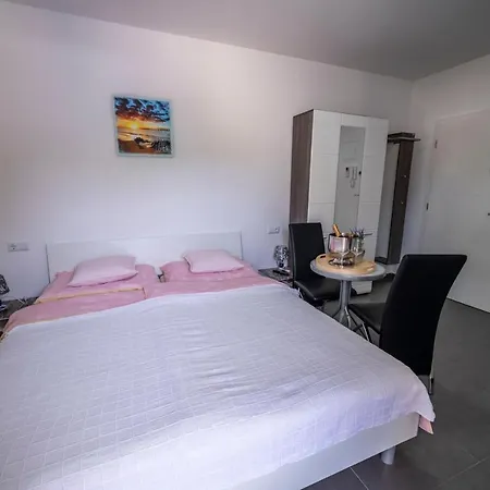 アパート Adriana