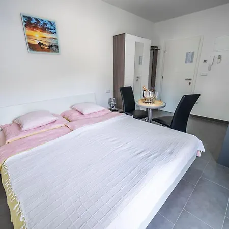 アパート Adriana