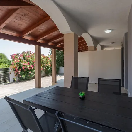 Adriana アパート プーラ