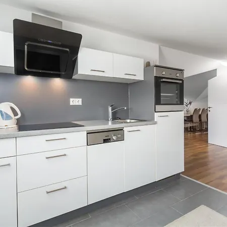 アパート Adriana