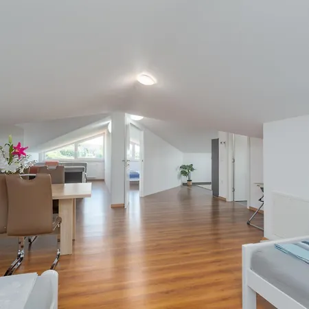 アパート Adriana *