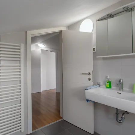 アパート Adriana プーラ