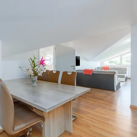 アパート Adriana *