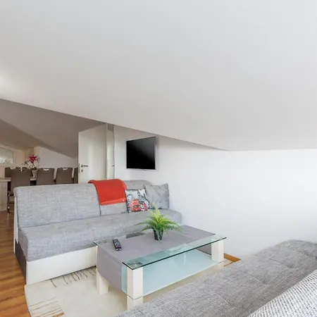 アパート Adriana *